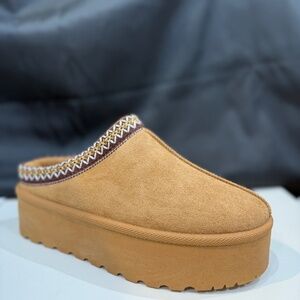 TAN  FUR PLATFORM SLIPPERS
